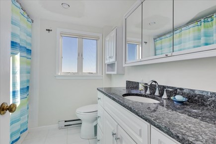 Hyannis Cape Cod vacation rental - Second full bathroom