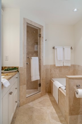 Osterville Cape Cod vacation rental - First floor bedroom en suite bathroom