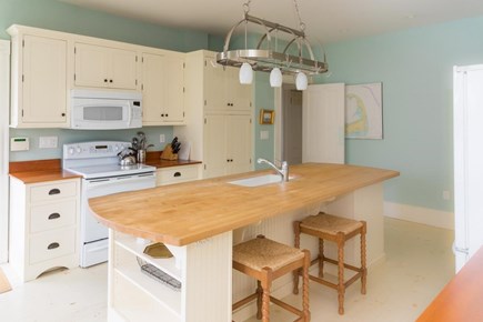 Osterville Cape Cod vacation rental - Kitchen with island