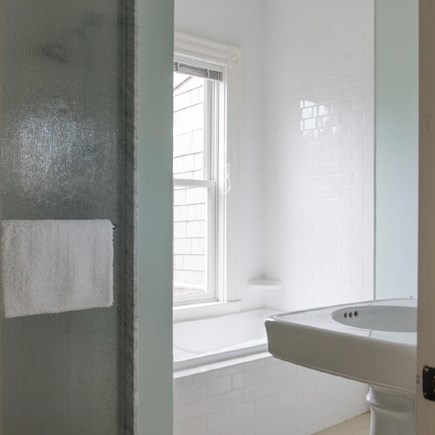 Osterville Cape Cod vacation rental - Bathroom