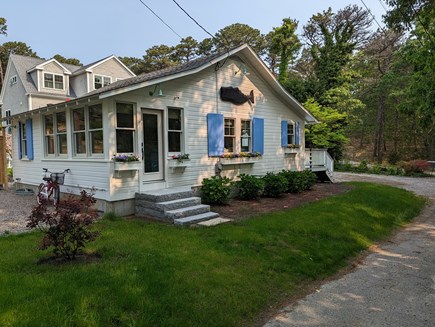 Wellfleet Cape Cod vacation rental - Front of cottage on quiet dead end street