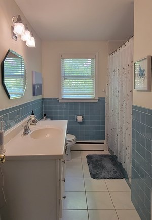 Brewster Cape Cod vacation rental - First Floor Bath