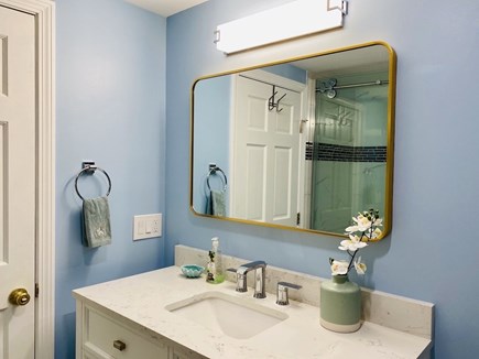 Brewster Cape Cod vacation rental - First floor full bath.