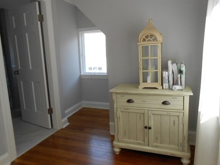 Mashpee Cape Cod vacation rental - Upstairs hallway