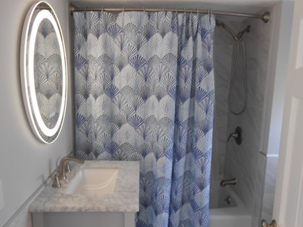 Mashpee Cape Cod vacation rental - Bath with tub