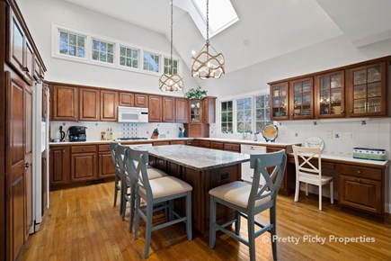 Brewster Cape Cod vacation rental - Center island adds counter space with extra seating