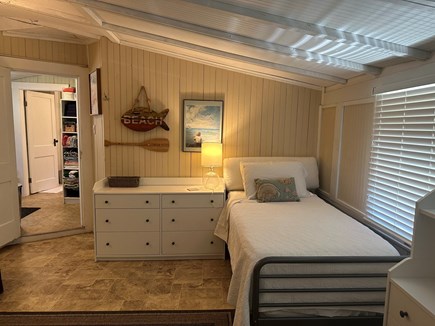 Plymouth MA vacation rental - Middle BR w/ 2 twin beds w/ pull-out trundles