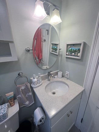 Harwich, Wyndemere Condominiums Cape Cod vacation rental - Upstairs Bathroom