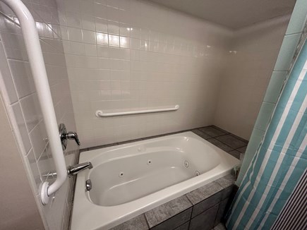Provincetown, Bayberry Beach House Cape Cod vacation rental - Spa Tub
