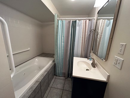 Provincetown, Bayberry Beach House Cape Cod vacation rental - Bathroom with Spa Tub