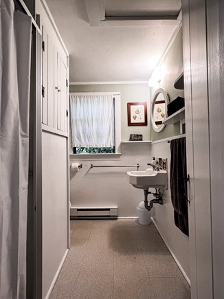 Wellfleet Cape Cod vacation rental - Bathroom.