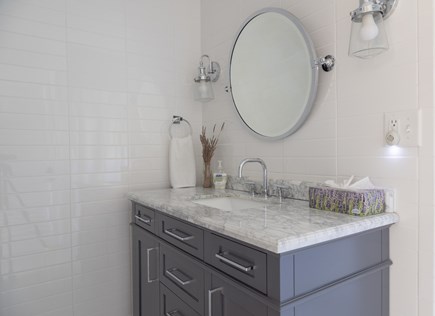 Dennis Port Cape Cod vacation rental - Master bathroom