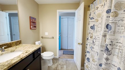 Wellfleet Cape Cod vacation rental - First floor bathroom with tub/shower