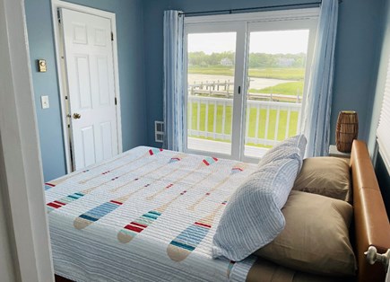 Dennis, Serene Riverside Haven Cape Cod vacation rental - Queen size bed with NEW hybrid purple mattress.