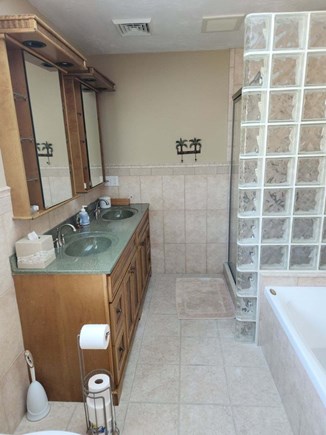 Hyannis Cape Cod vacation rental - Second floor full bath with tub and shower