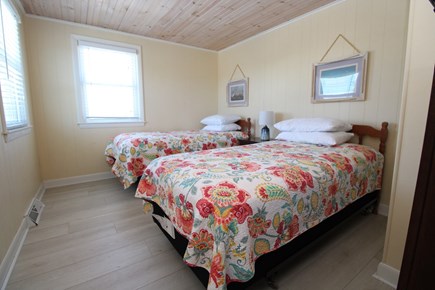West Dennis Cape Cod vacation rental - 2 Twin Rooom