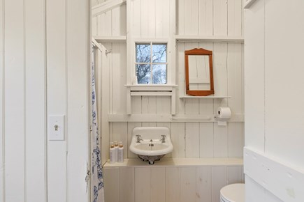 Harwich Port Cape Cod vacation rental - Full Bathroom