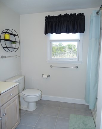 Harwich Cape Cod vacation rental - Upstairs full bath with tub