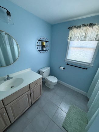 Harwich Cape Cod vacation rental - Upstairs full bath with tub