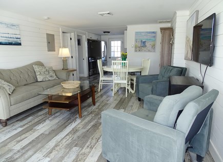 West Dennis Cape Cod vacation rental - – Large living area with flat screen TV, comfortable seating