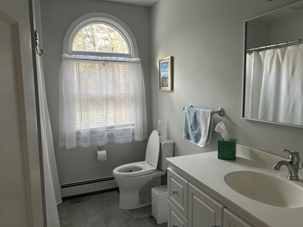 Cotuit, Barnstable Cape Cod vacation rental - Full Bathroom