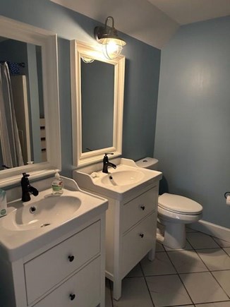 Osterville Cape Cod vacation rental - Second Floor full bath shared with Queen and Full bedrooms