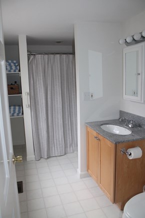 Eastham, Great Pond / Kingsbury - 3987 Cape Cod vacation rental - First Floor Bathroom