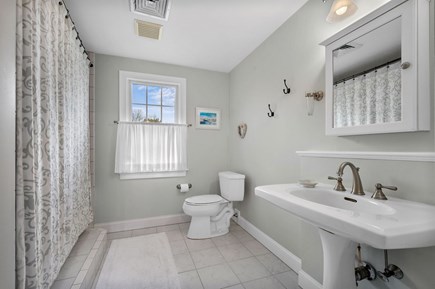 Harwich Port Cape Cod vacation rental - Bathroom #2 offers a tub/shower combination for easily bathing little ones - 92 Hoyt Road Harwich Port Cape Cod - Apricari - NEVR