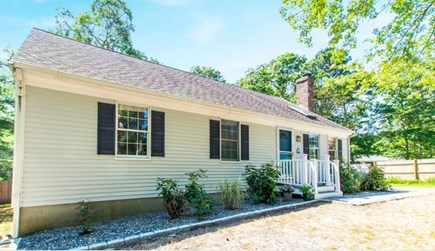 Hyannis Craigville Beach Area Cape Cod vacation rental - Front of Summer Belle!