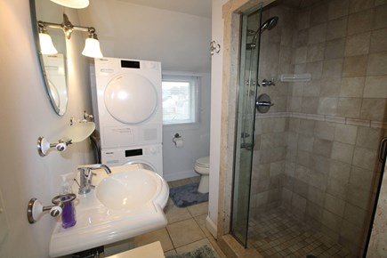 Hyannis Cape Cod vacation rental - Full bath with washer dryer