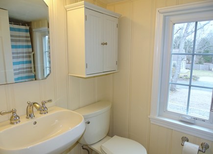 South Yarmouth Cape Cod vacation rental - Upstairs bath with tub