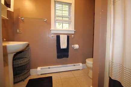 Brewster Cape Cod vacation rental - Bathroom with tub
