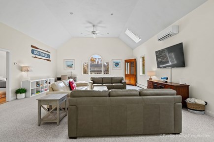 Osterville Cape Cod vacation rental - Large 2nd level family room