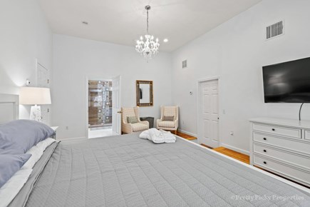 Osterville Cape Cod vacation rental - 2nd level primary bedroom
