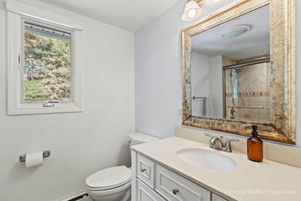 Osterville Cape Cod vacation rental - 2nd level full bathroom
