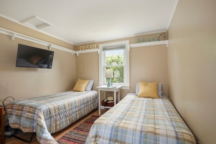 Eastham, Pine Tree Cottages Cape Cod vacation rental - Living / bed room