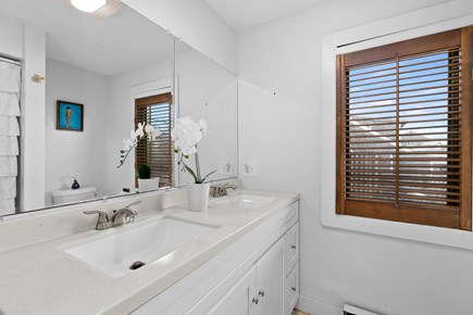 White Horse Beach, Plymouth MA MA vacation rental - Double sink bathroom with full bathtub/shower