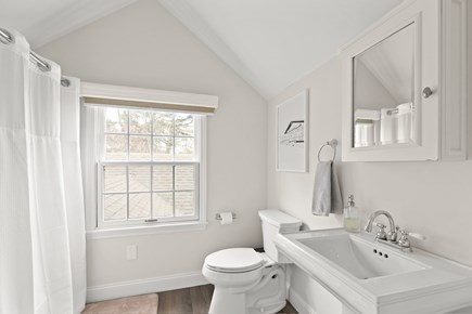Brewster Cape Cod vacation rental - Upper floor full bathroom with bathtub