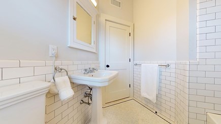 Provincetown Cape Cod vacation rental - Second full bathroom