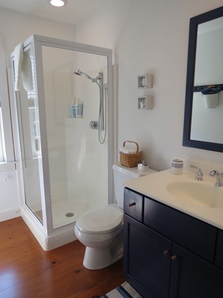 Brewster Cape Cod vacation rental - ...and a private full bath.