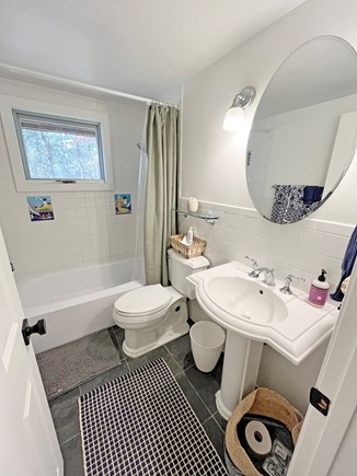 Wellfleet Cape Cod vacation rental - Full bathroom with tub