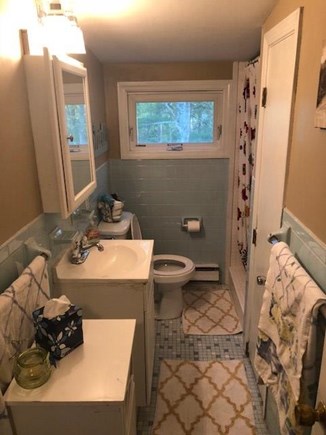 Mashpee Cape Cod vacation rental - Upstairs bathroom