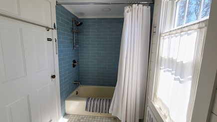 Wellfleet Cape Cod vacation rental - Second floor full bathroom with tub/shower