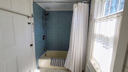 Wellfleet Cape Cod vacation rental - Second floor full bathroom with tub/shower
