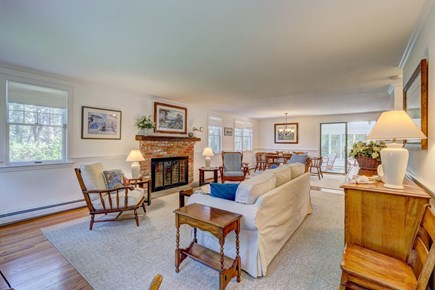 Chatham, CNALE Cape Cod vacation rental - Living room