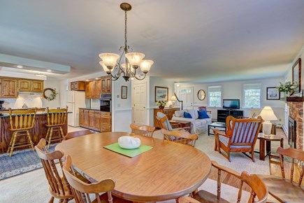 Chatham, CNALE Cape Cod vacation rental - Dining area