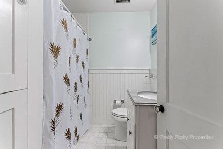 Harwich Cape Cod vacation rental - Full bath with tub/ shower combo