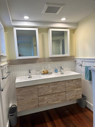 Centerville River Cape Cod vacation rental - 1st Floor Full Bath