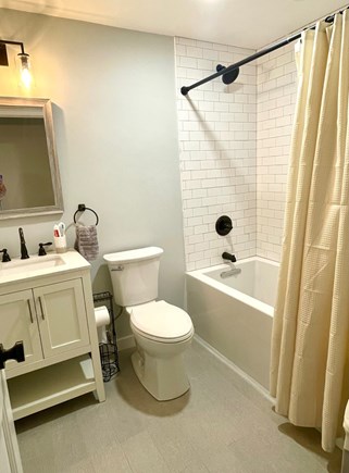 Dennis Cape Cod vacation rental - Common full bathroom