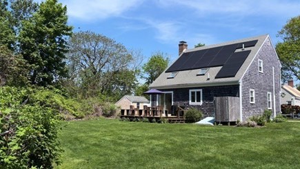 Dennis, Corporation Beach Cape Cod vacation rental - Large backyard